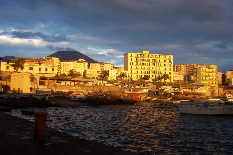 Discover the wonders of the Gulf of Naples: what to see and what to do ...