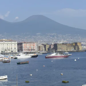 Découvrez les merveilles de Naples : art, culture et traditions uniques