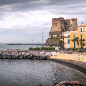 Torre del Greco: täze häkim Luigi Mennellanyň we Naplesdäki syýahatçylygyň geljegini açmak